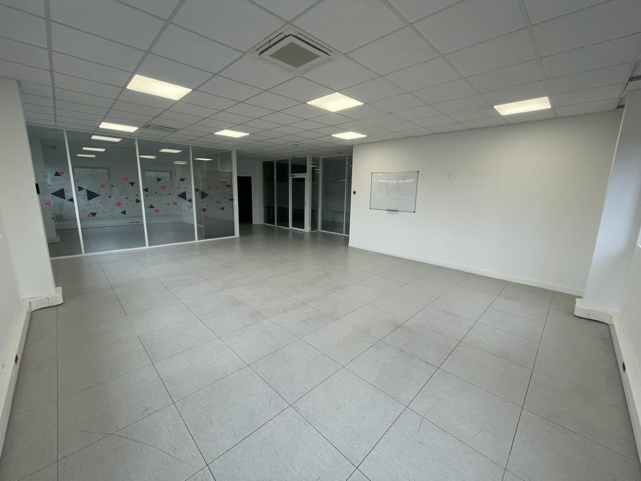Local d'activité Collégien 850m² Location local d'activité Collégien Seine-et-Marne OLACT2420632 4
